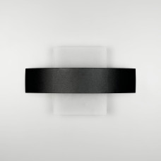 Чорне бра з квадратним розсіювачем