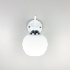 Бра в білому кольорі з вимикачем