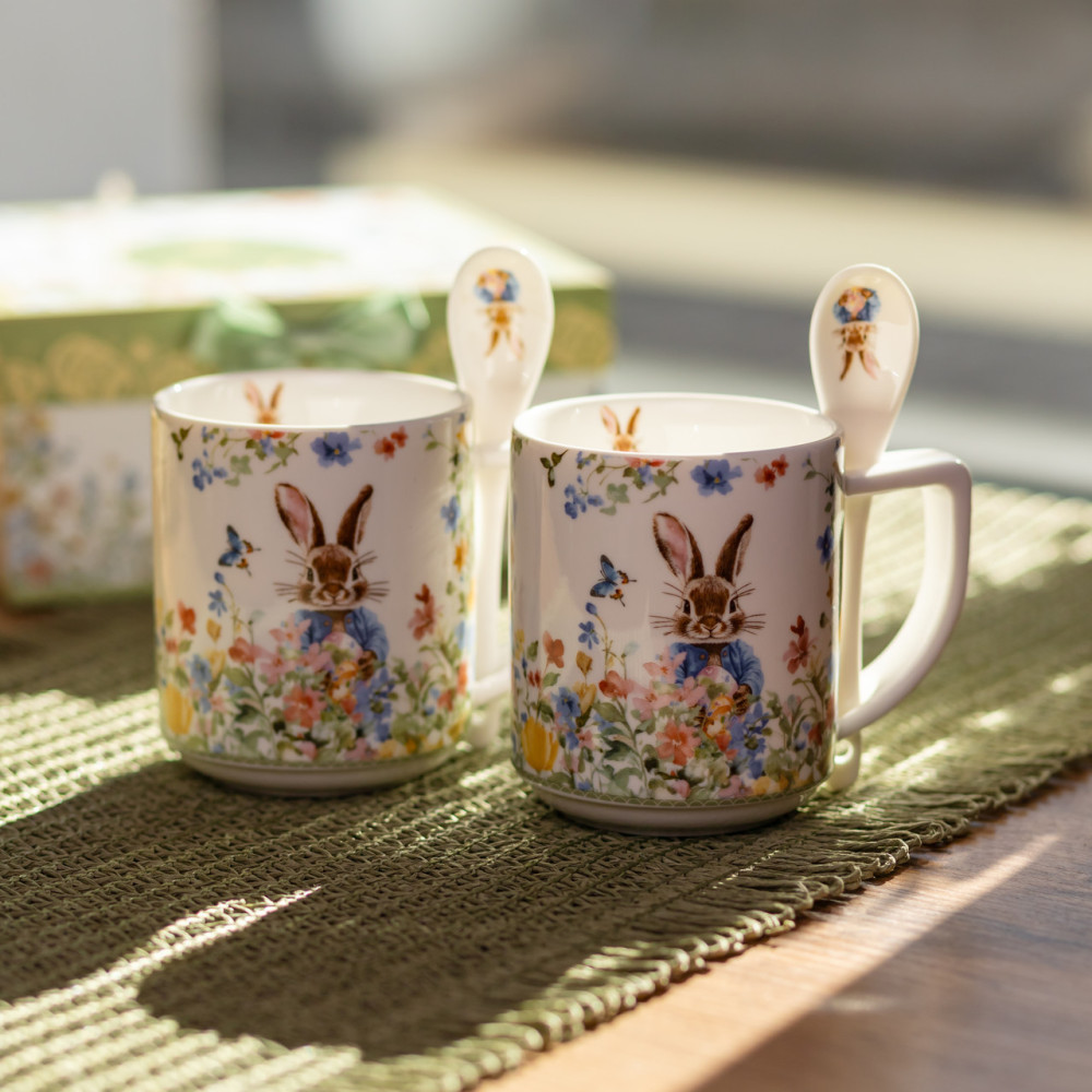 Изображение Набор подарочных фарфоровых чашек Garden Rabbits 2 штуки по 300 мл с ложками HP-7323-3 ИМ Light-Deco 1 