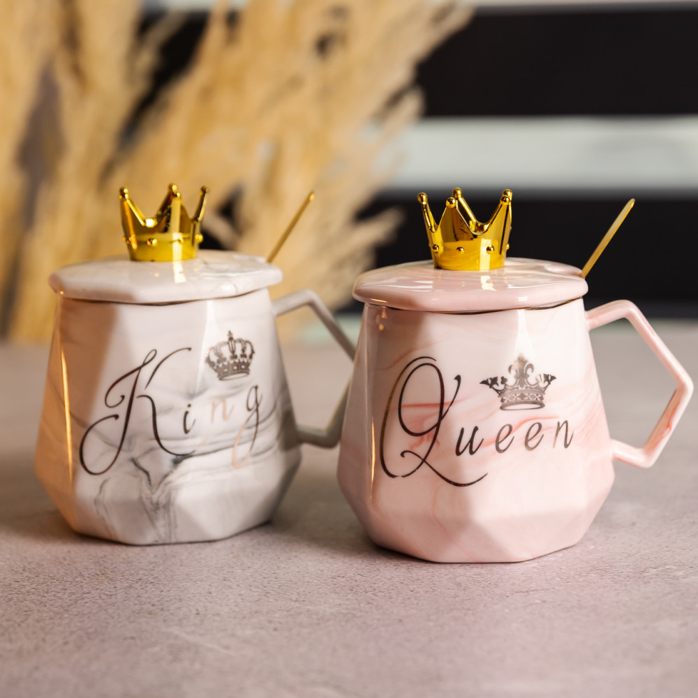Зображення Набір парних порцелянових чашок з ложкою та кришкою Light House "Queen&King" LG-30150-A PK+BL 400 мл рожева+сіра ИМ Light-Deco 1 