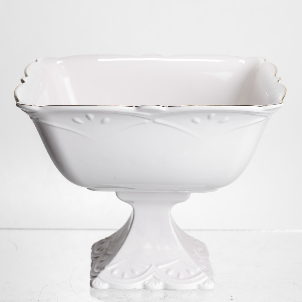 Изображение Конфетница на ножке фарфоровая Pearl 15*15 см Yiwu 120-YH-HG054 ИМ Light-Deco 