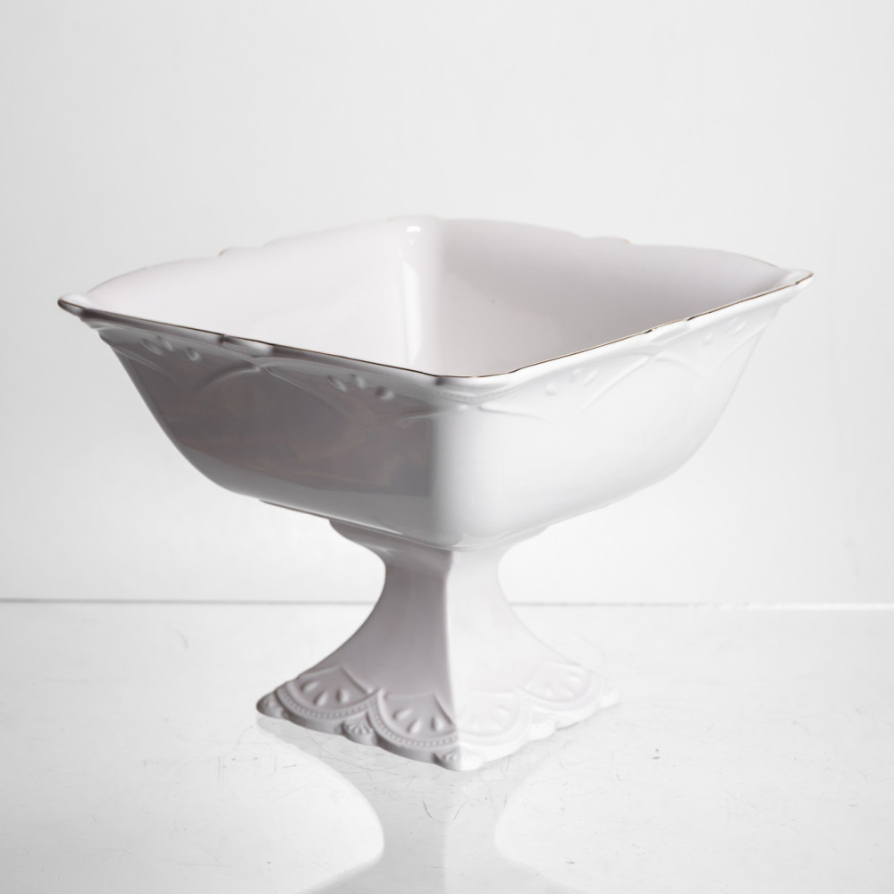 Изображение Конфетница на ножке фарфоровая Pearl 15*15 см Yiwu 120-YH-HG054 ИМ Light-Deco 2 