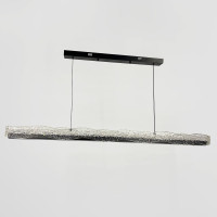 Люстра з видовженим підвісним корпусом з рельєфного хвилястого акрилу з поталлю 120 см