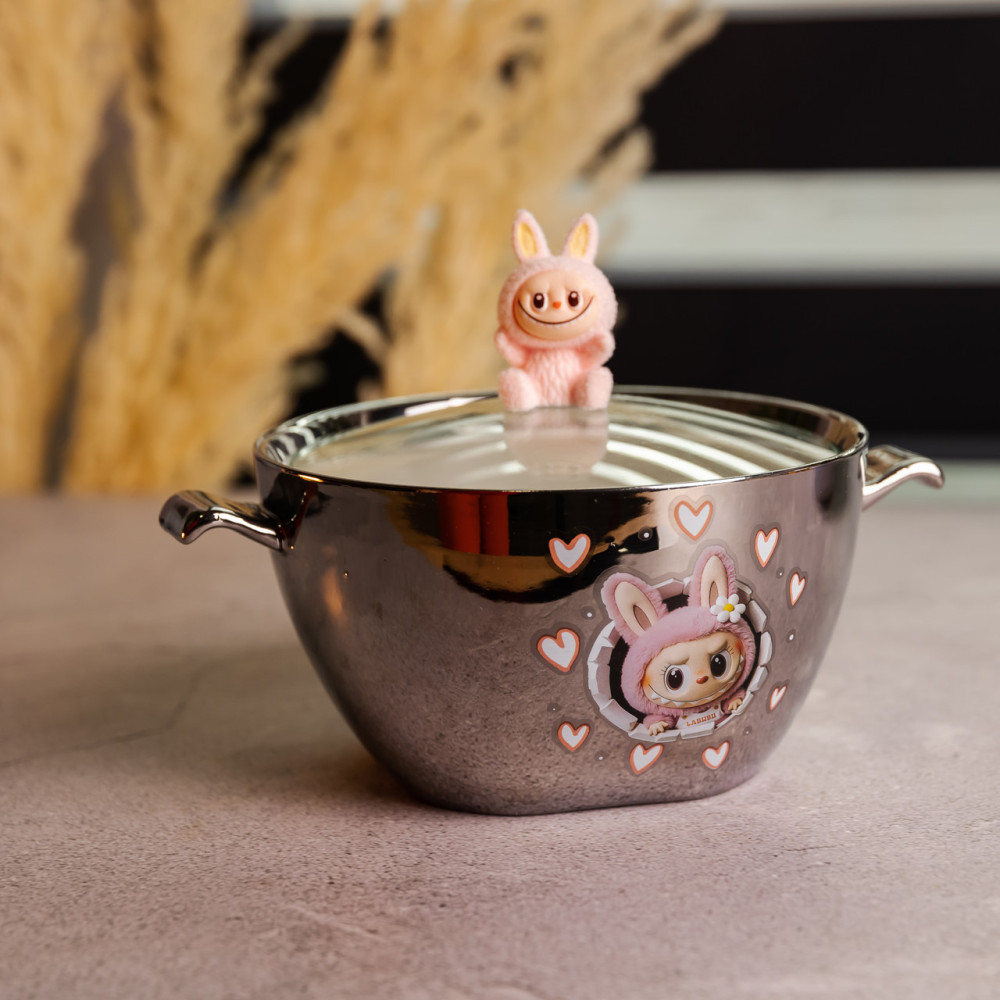 Изображение Бульонница фарфоровая Labubu с крышкой и ручками 800 (мл) Ø15 (см) детская тарелка для супа и лапши Серебристый с розовым FM-34C ИМ Light-Deco 1 