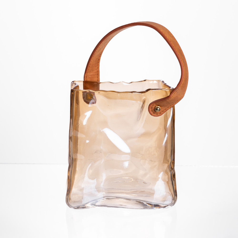 Зображення Стеклянная ваза сумочка с ручкой 13×7×16.5 (см) декоративная ваза для цветов 1 (л) Коричневый HP-19-155-1 ИМ Light-Deco 